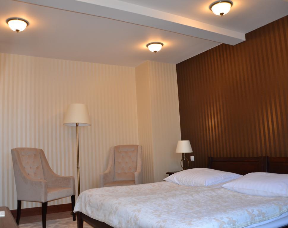 Hotel Nowodworski Legnica Room photo